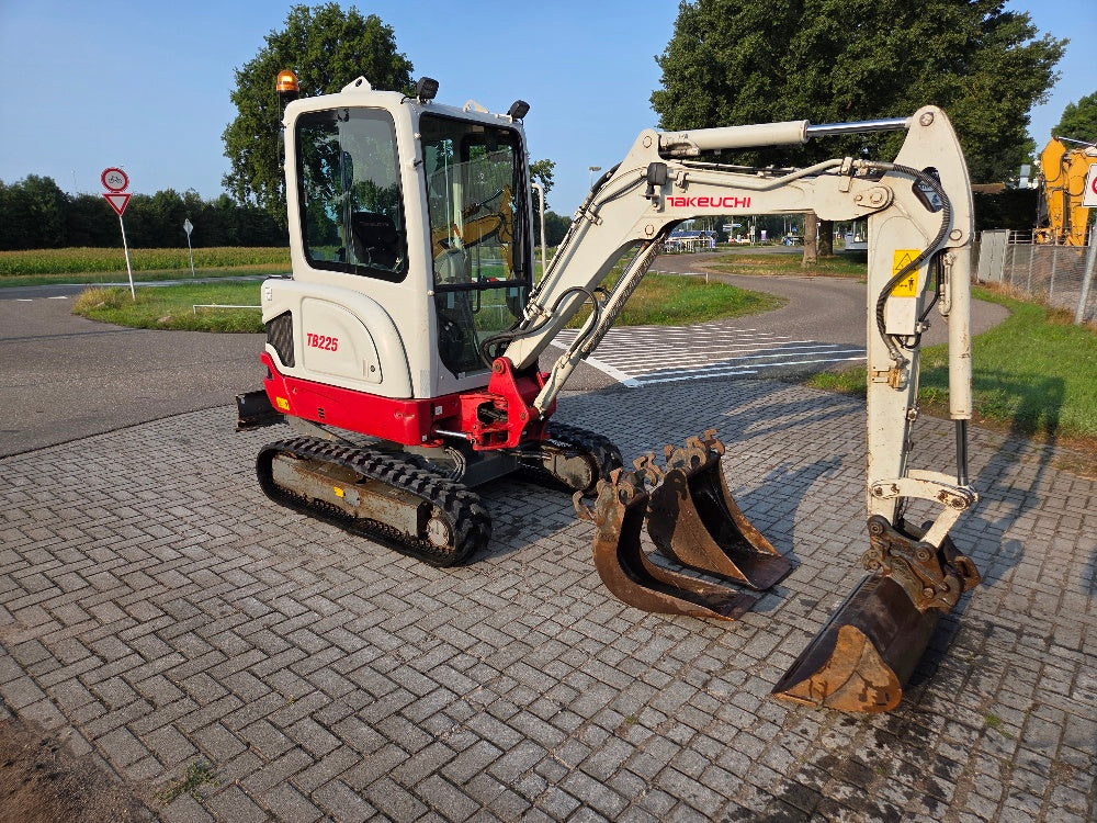Takeuchi TB225