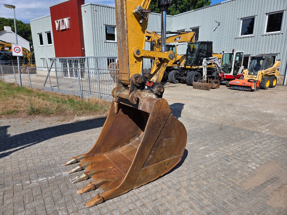 Caterpillar 323DL