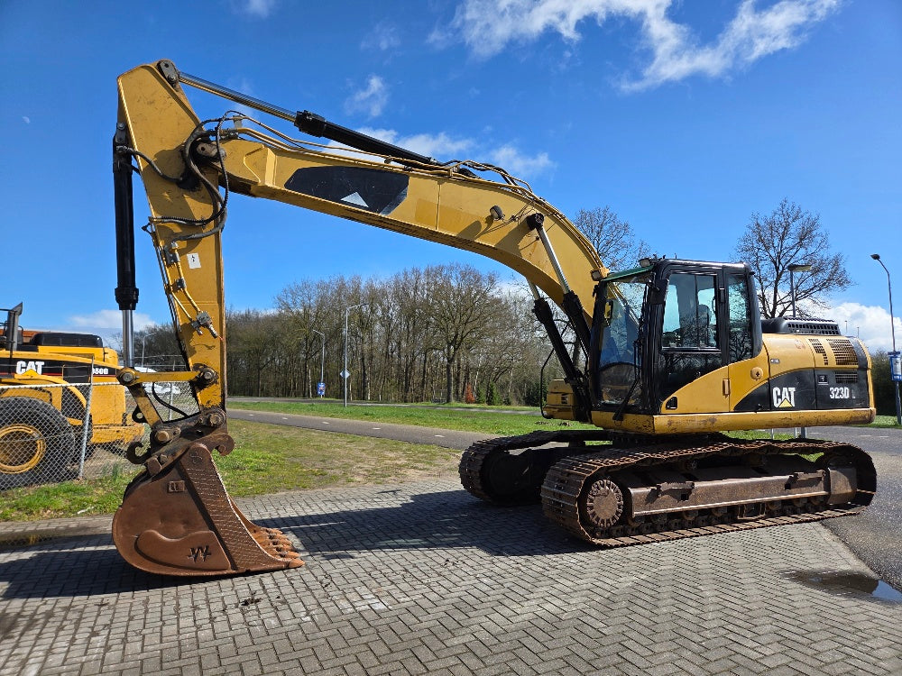 Caterpillar 323DL