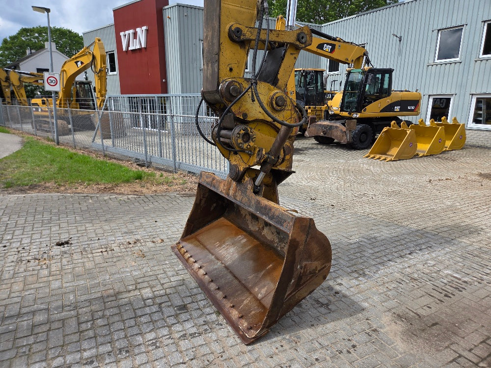 Caterpillar 325DL
