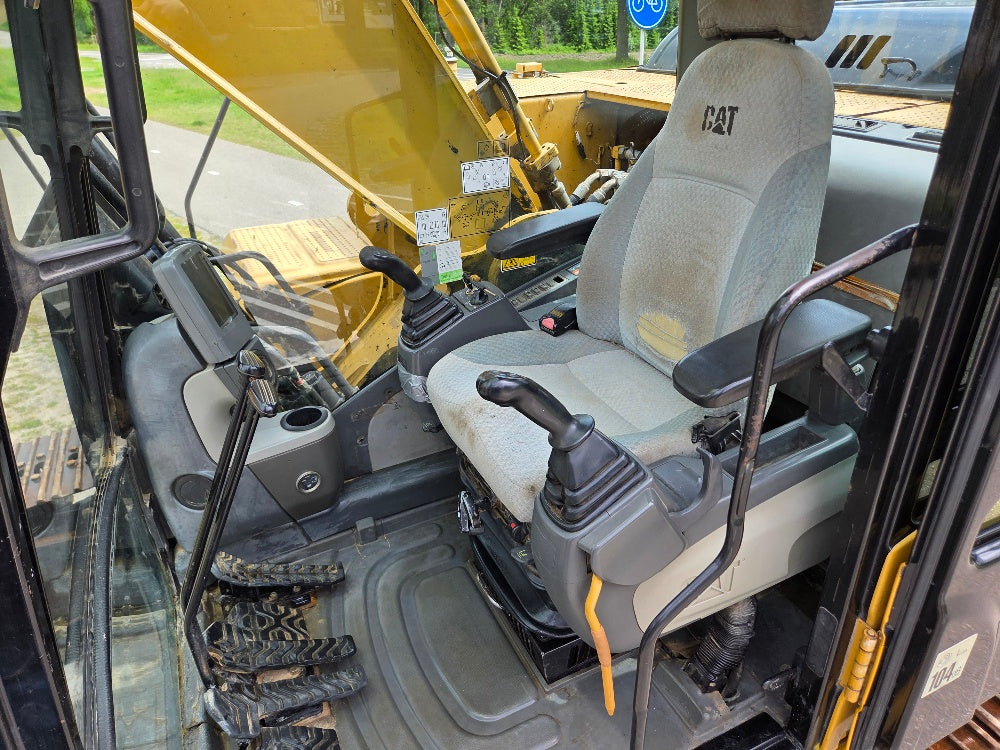 Caterpillar 325DL