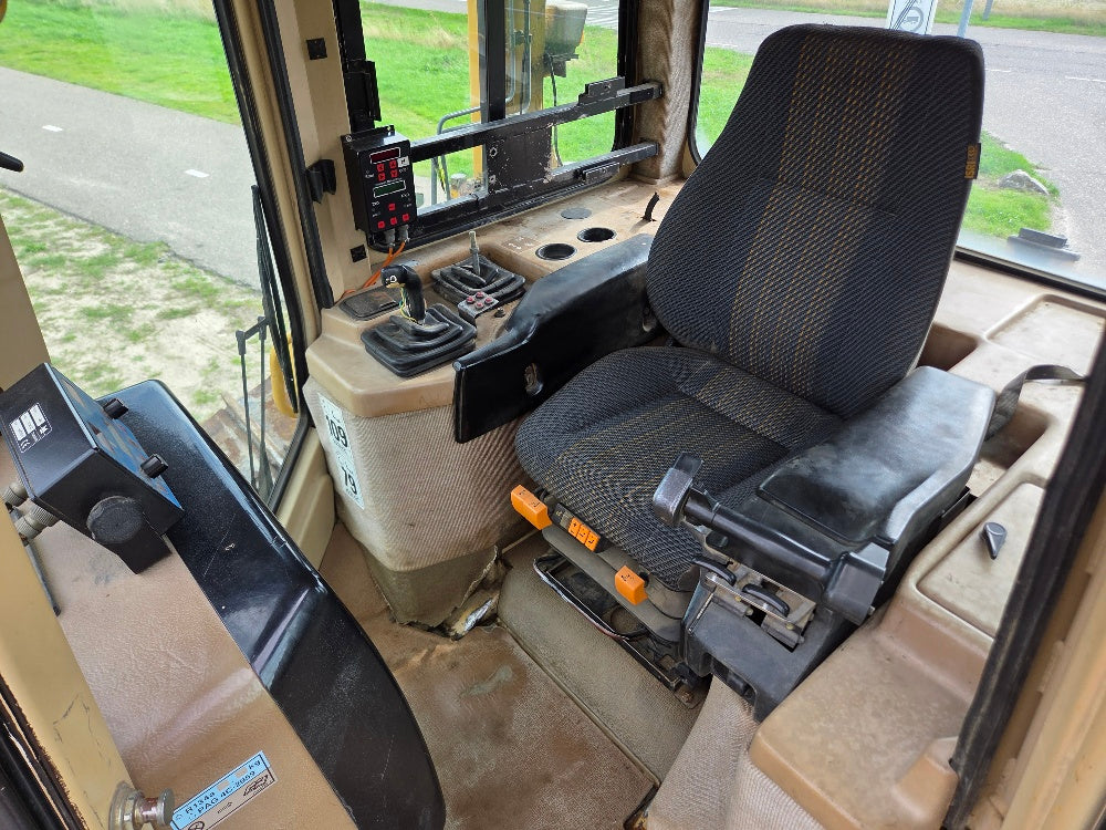 Caterpillar D6M LGP