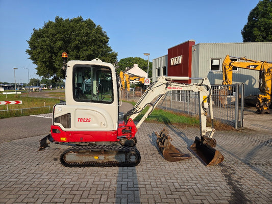 Takeuchi TB225