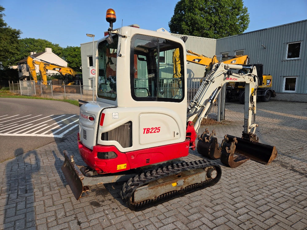 Takeuchi TB225