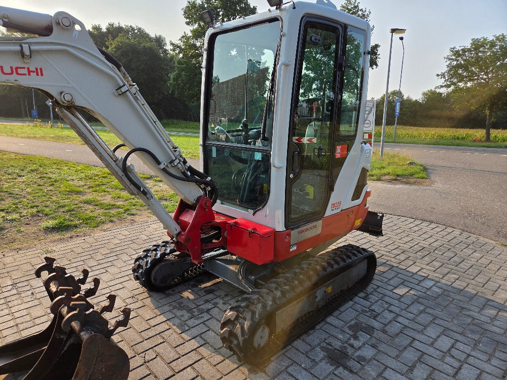 Takeuchi TB225