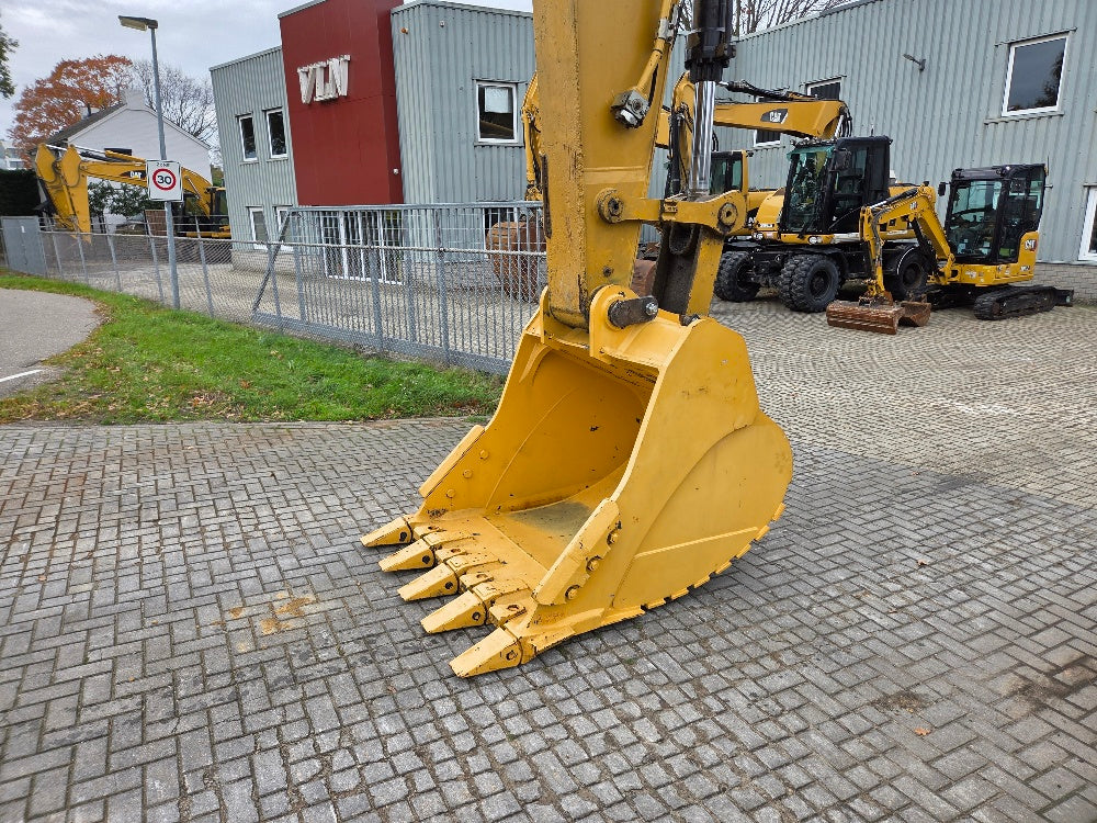 Caterpillar 330DL