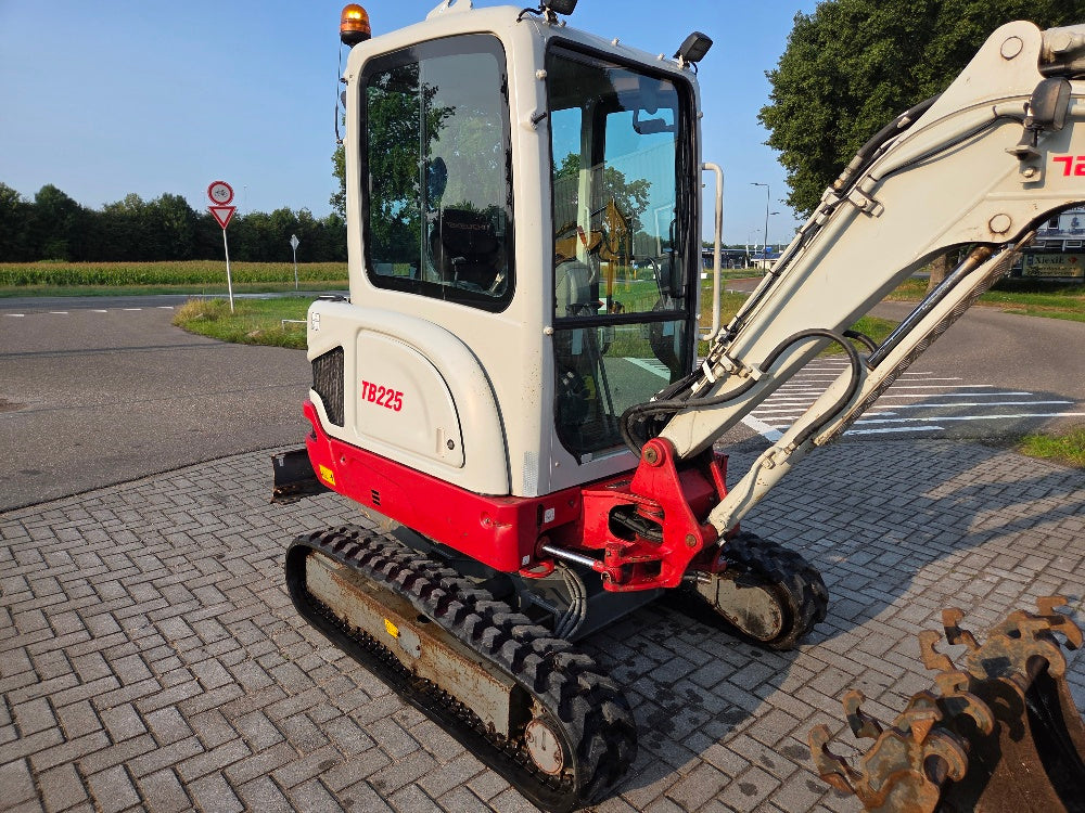 Takeuchi TB225