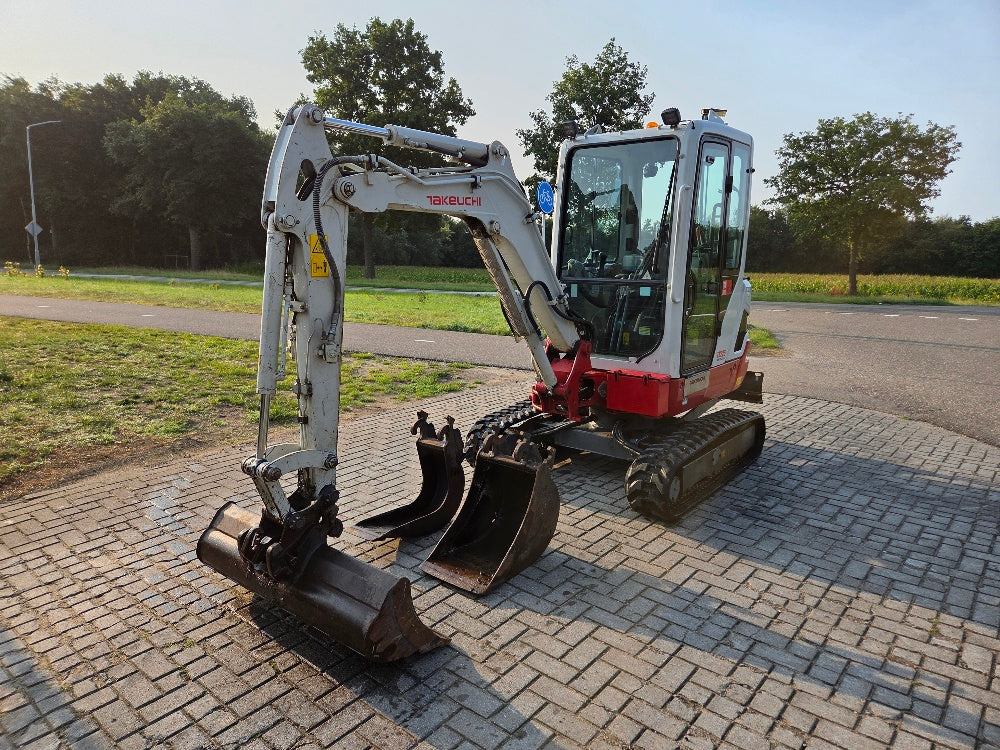 Takeuchi TB225