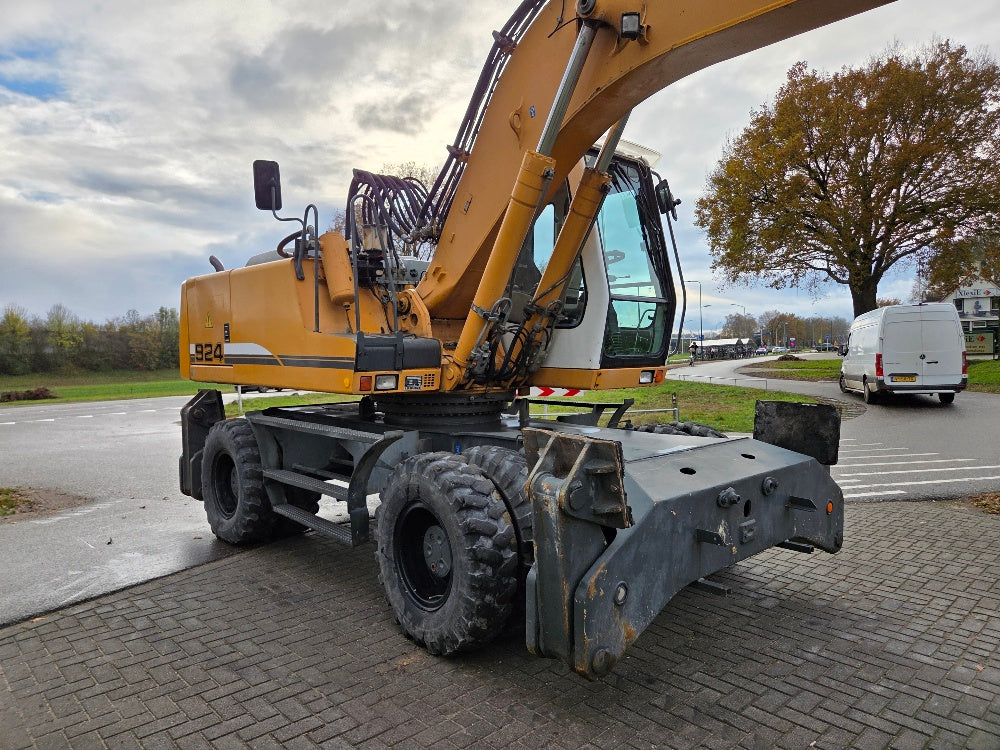 Liebherr A924B