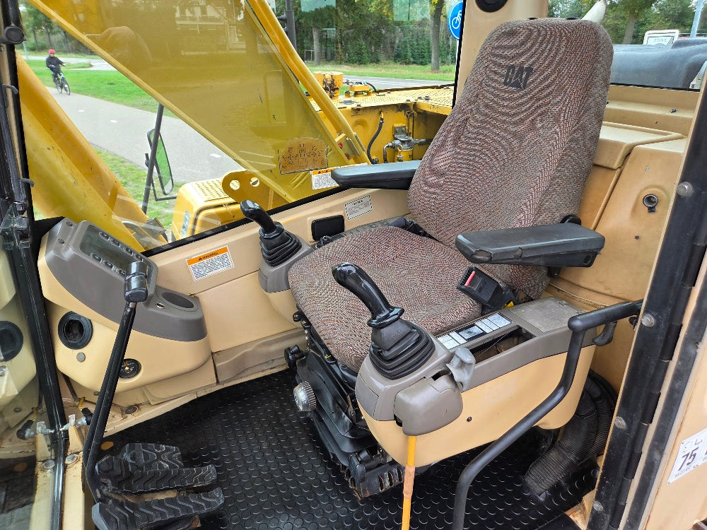 Caterpillar 320BL