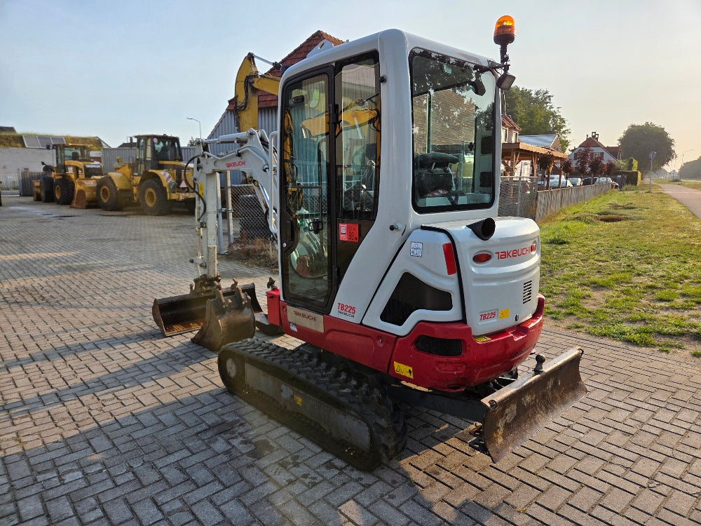 Takeuchi TB225