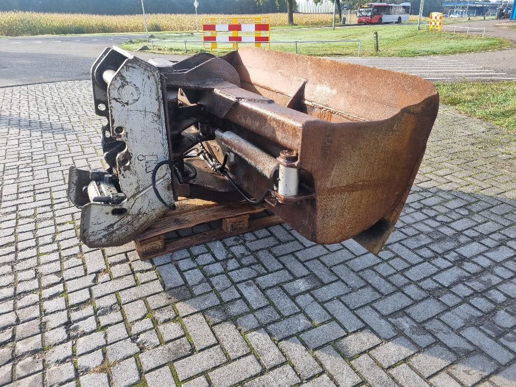 Tilt bucket