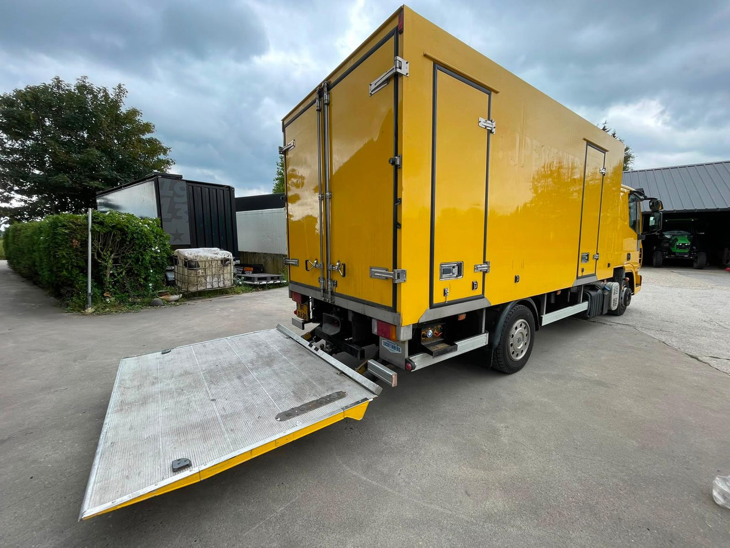 Iveco 90E 18
