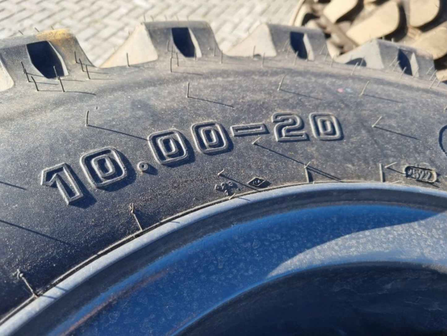 New Kumho 10.00 x 20
